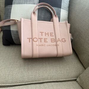 Marc Jacobs THE LEATHER TOTE BAG 
PRICE FIRM PLEASE